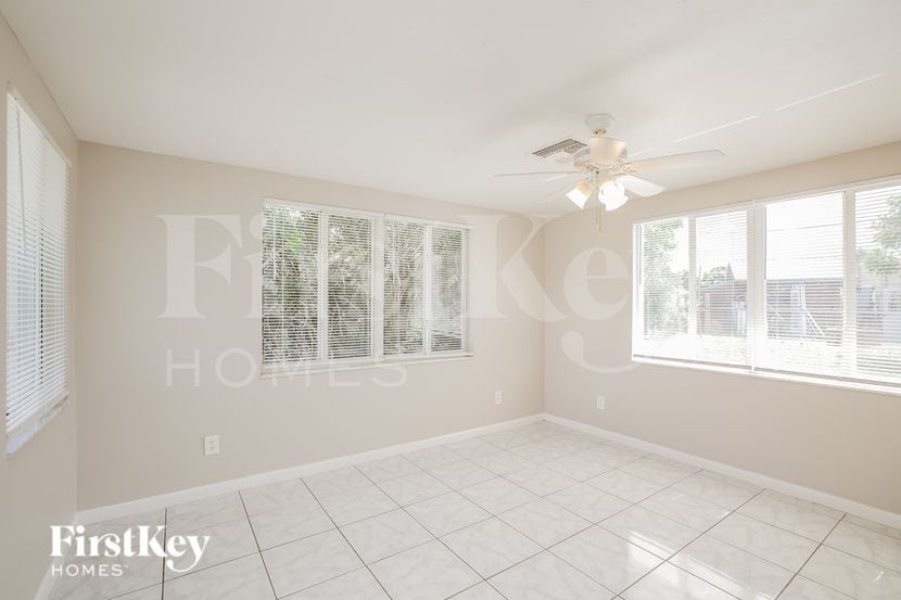 Building Photo - 22 Willow St