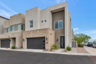 Building Photo - 6940 E Lyra Dr