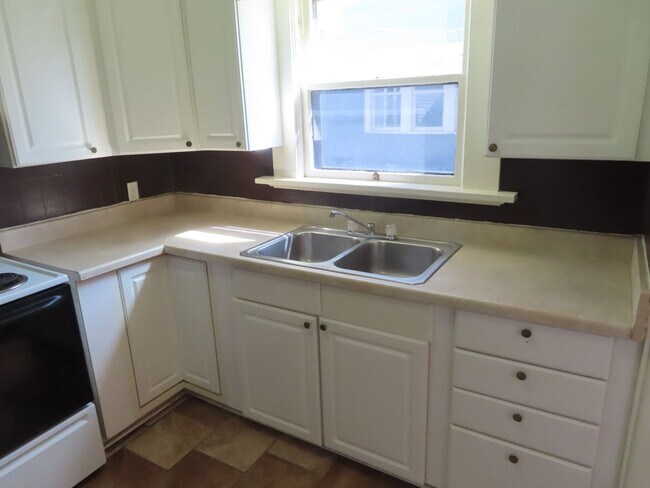 Building Photo - 1114 Rockhill St