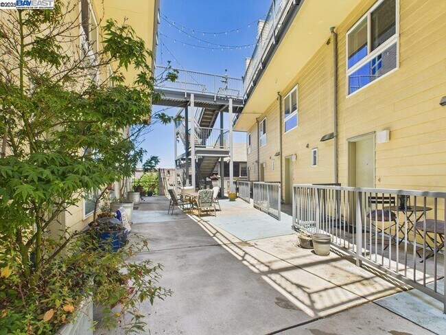 Building Photo - 485 W MacArthur Blvd