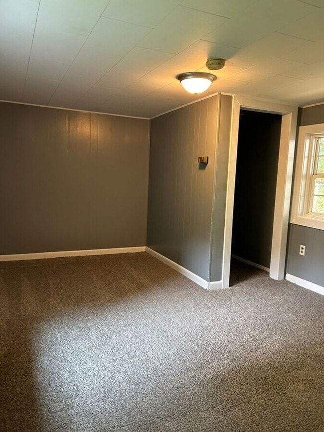 Building Photo - 25 N Washington St