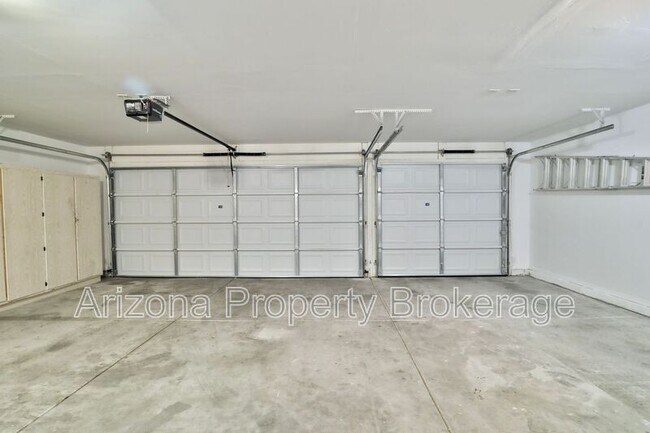 Building Photo - 451 E Appaloosa Rd