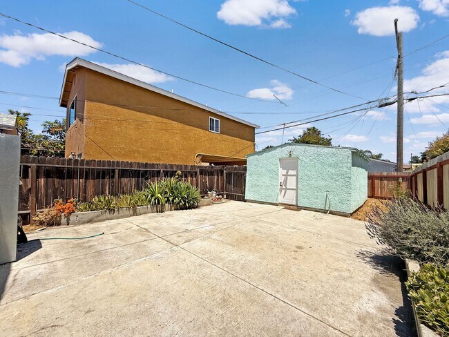 Building Photo - Spacious 2B/1BA Upgraded House w/ W/D, Lar...