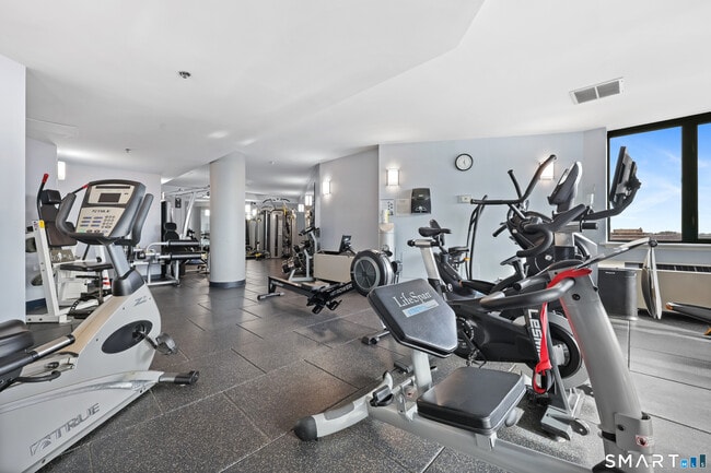 Building Photo - 25 Forest St