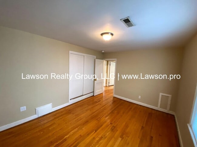 Building Photo - Charming South Roanoke Two Bedroom-One Lev...