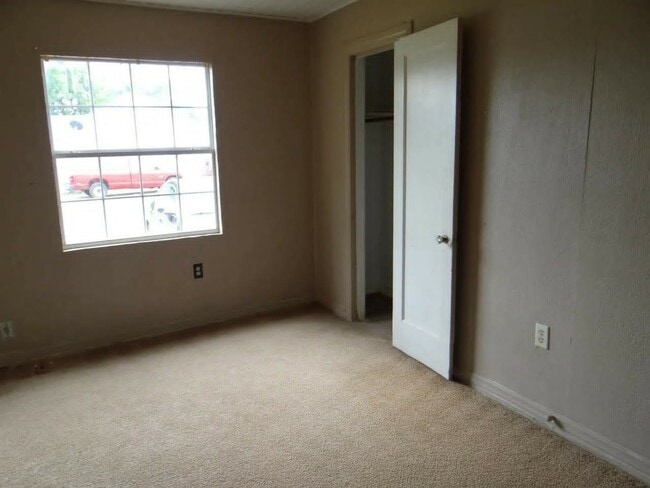 Building Photo - 402 N A St