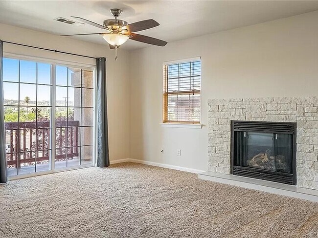 Working Fireplace - 833 Marlbank Pl