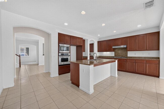 Building Photo - 6708 Sao Tiago Way
