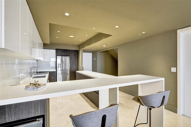 Building Photo - 1800 S Ocean Dr