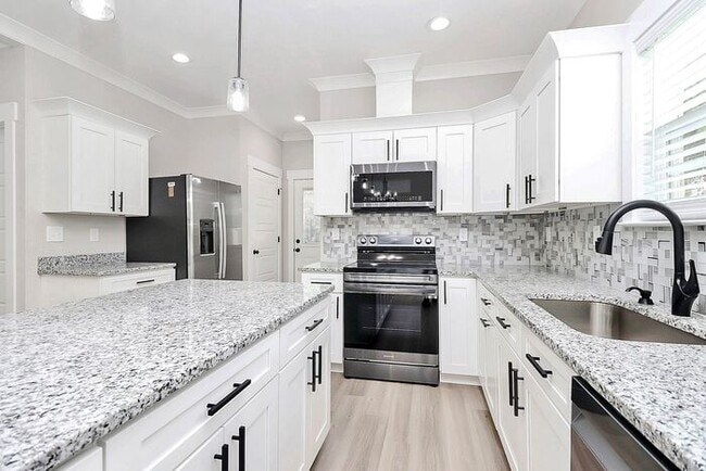 Building Photo - Stunning 3BD/2.5BA Home in Charlotte!