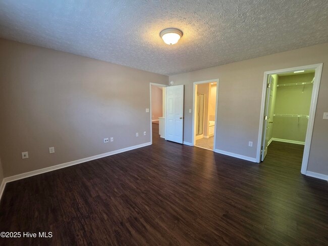 Building Photo - 345 Farina Dr