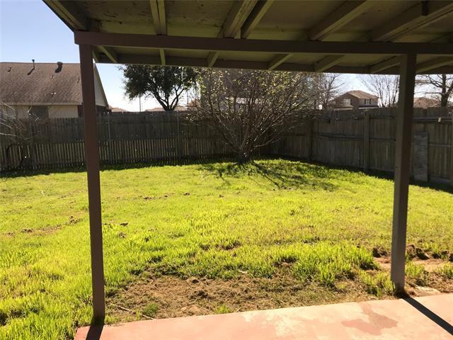 Building Photo - 320 Pebblebrook Ln