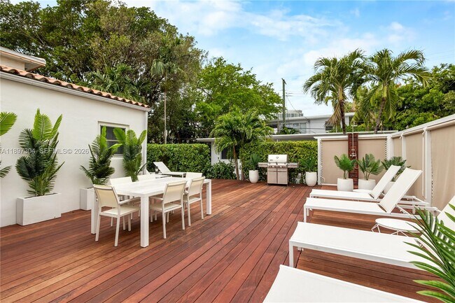 Building Photo - 1544 Michigan Ave