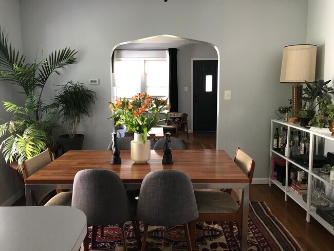 Building Photo - 401 E Cambourne St