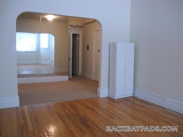 Building Photo - 520 Beacon St