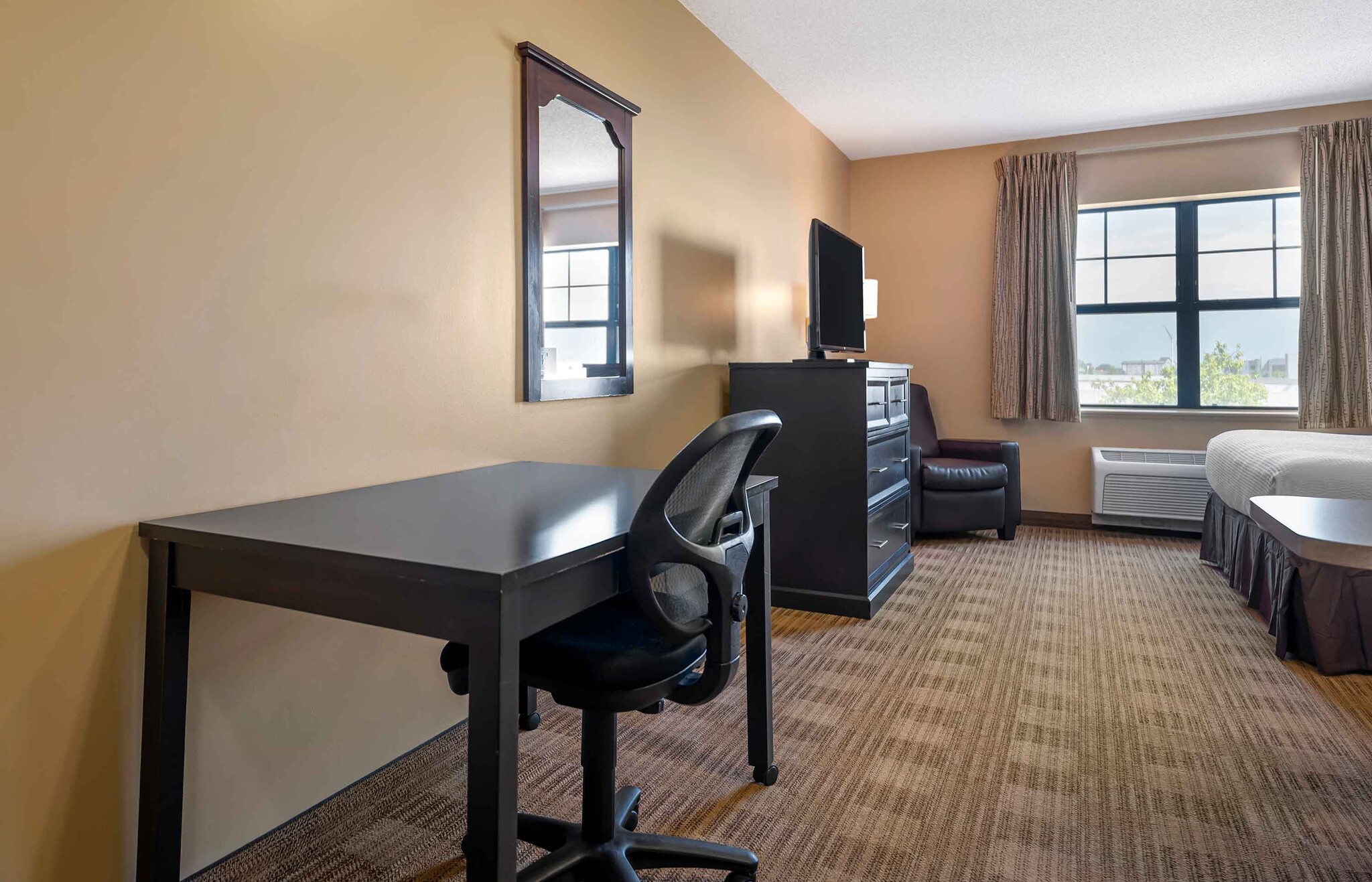 Building Photo - Furnished Studio-Chicago - Itasca