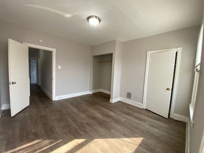 Building Photo - Renovated 3 bed townhome