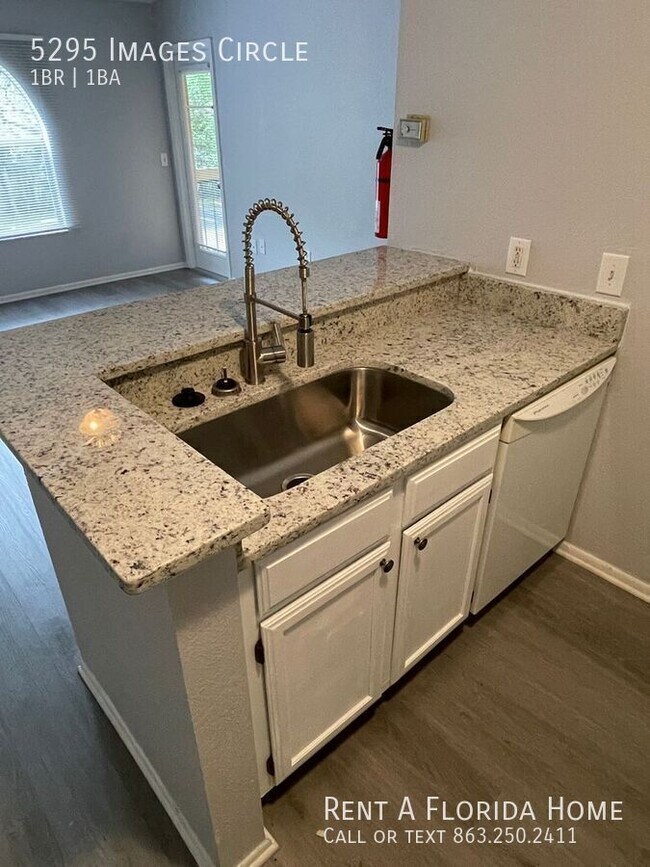 Building Photo - 5295 Images Cir