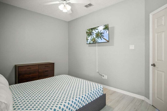 Building Photo - 15406 Gun Cay Ct