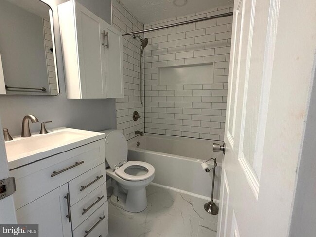 Building Photo - 674 Cog Ct