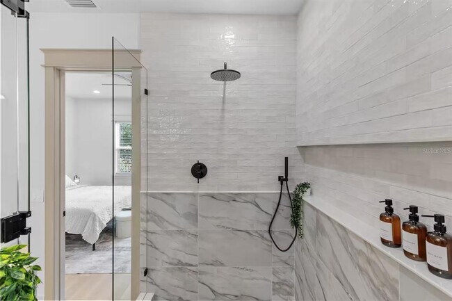 Building Photo - 2407 Harper St