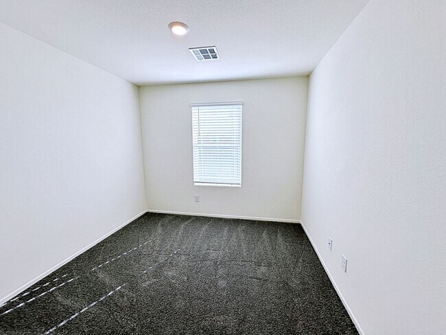 Building Photo - 1 MONTH FREE RENT* 3 BEDROOM TOWNHOUSE LOCATED IN INSPIRADA