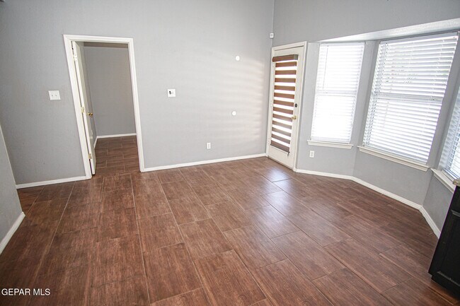 Building Photo - 3717 Tierra Zafiro Dr