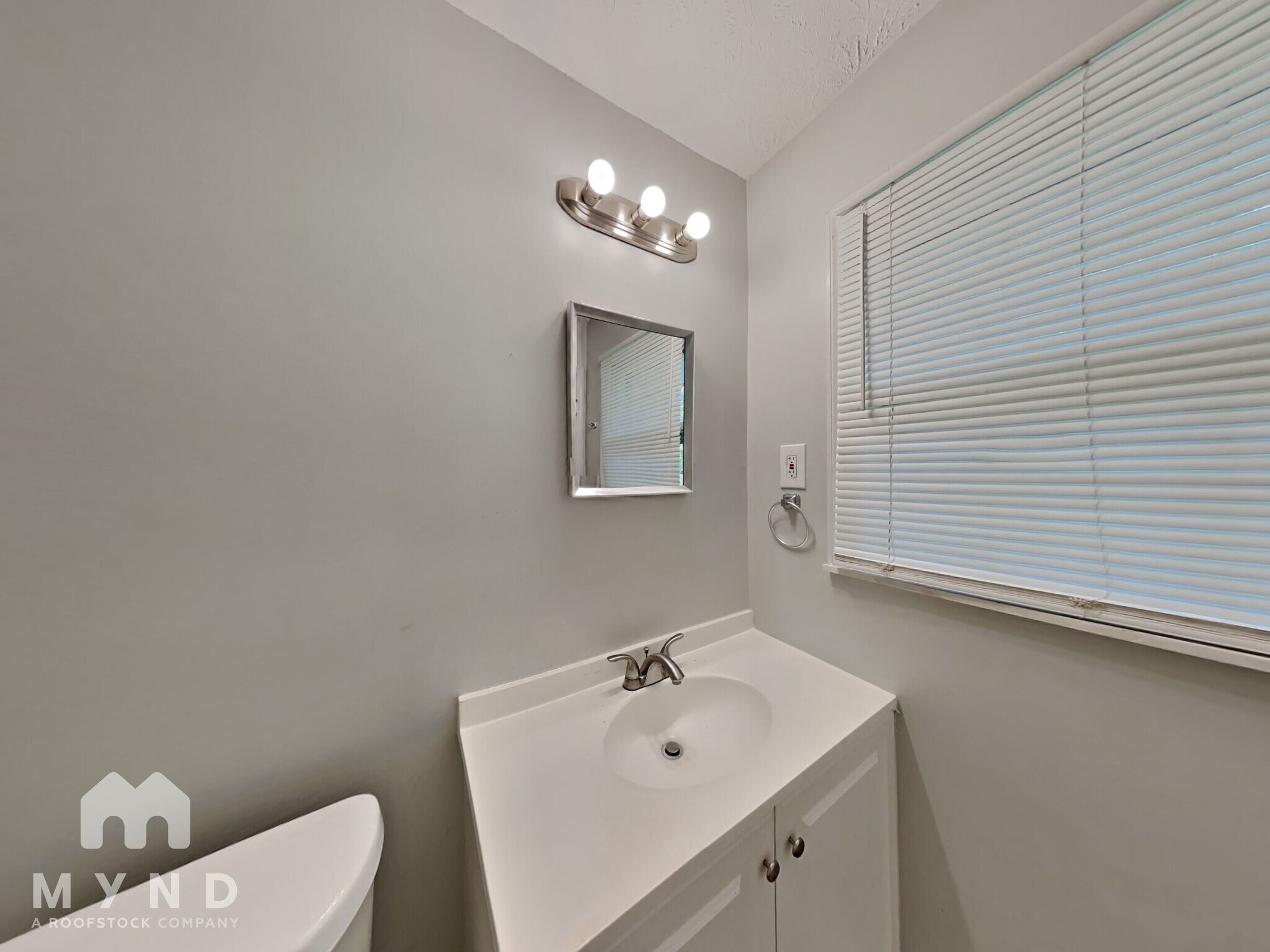 Building Photo - 2121 W Chester Cir SE