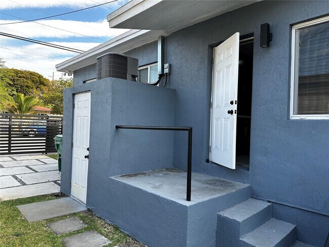 Building Photo - 6844 NW 5th Ave