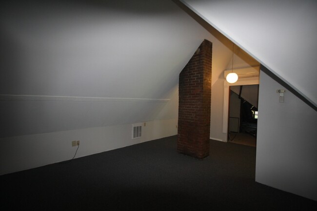 Building Photo - 314 W 5th Ave