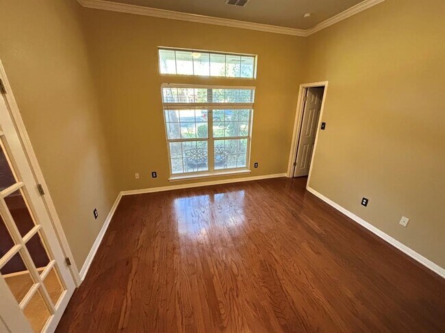 Building Photo - 2909 Yandall Dr