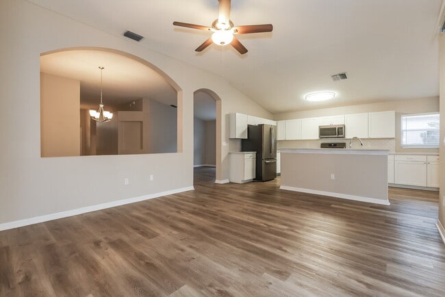 Building Photo - 9919 Stockbridge Dr