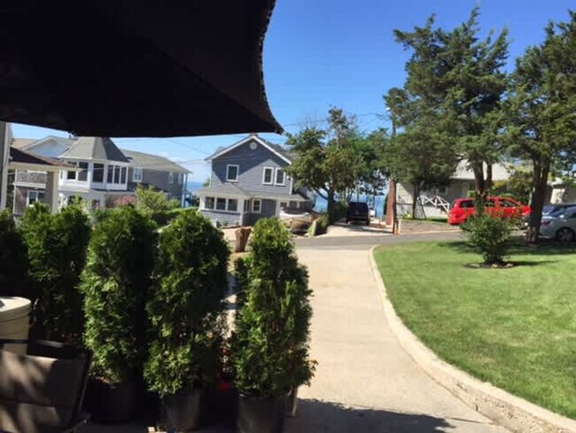 Building Photo - 27 Oak St