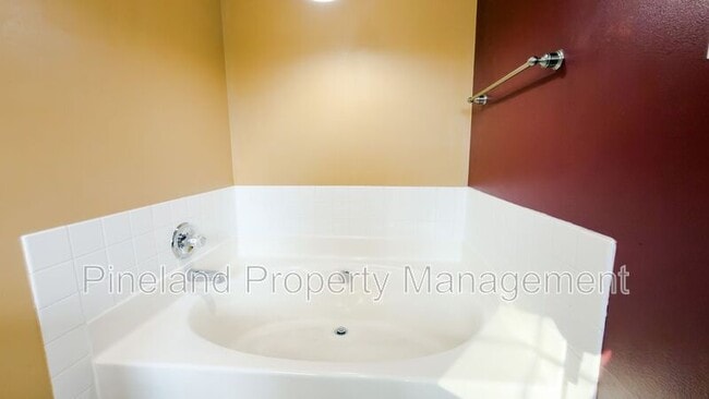 Building Photo - 215 Americana Dr