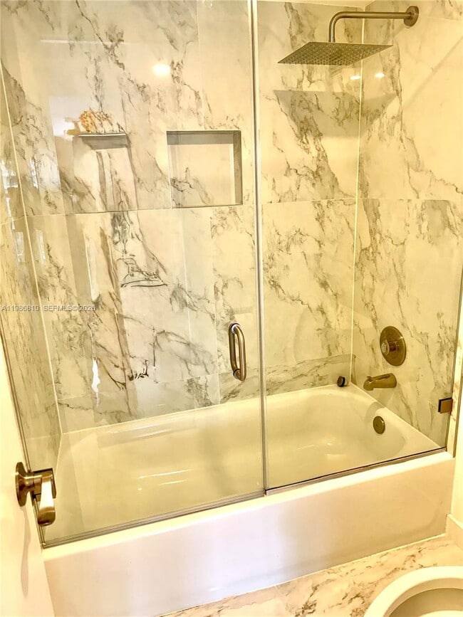 Building Photo - 600 NE 36th St