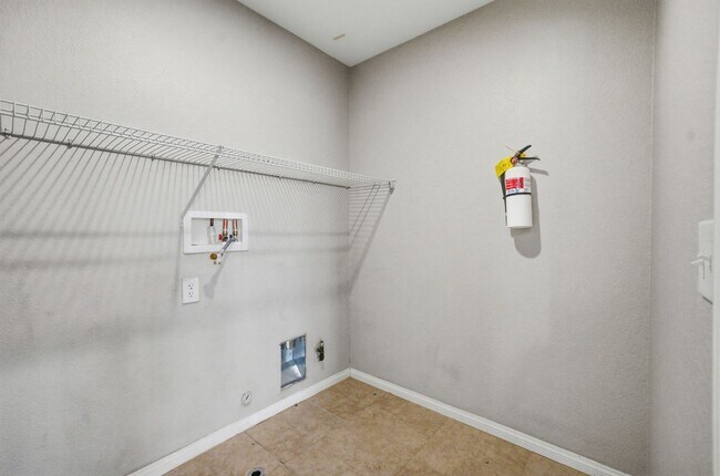 Building Photo - 4 Bedroom House in a Northeast Gated Community