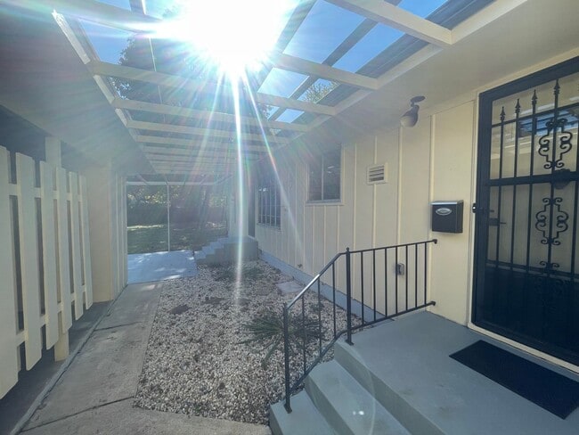 Building Photo - Beautiful 3 bedroom 2 bath home located in Southern Hills Subdivision