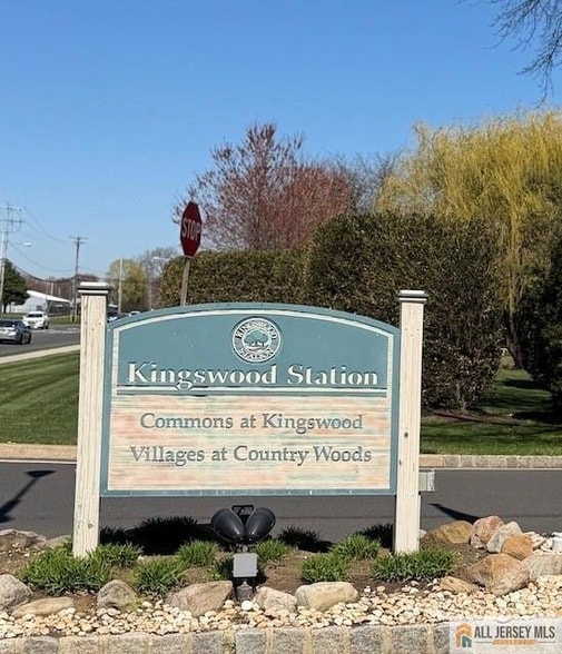 Building Photo - 1001 Cypress Ln