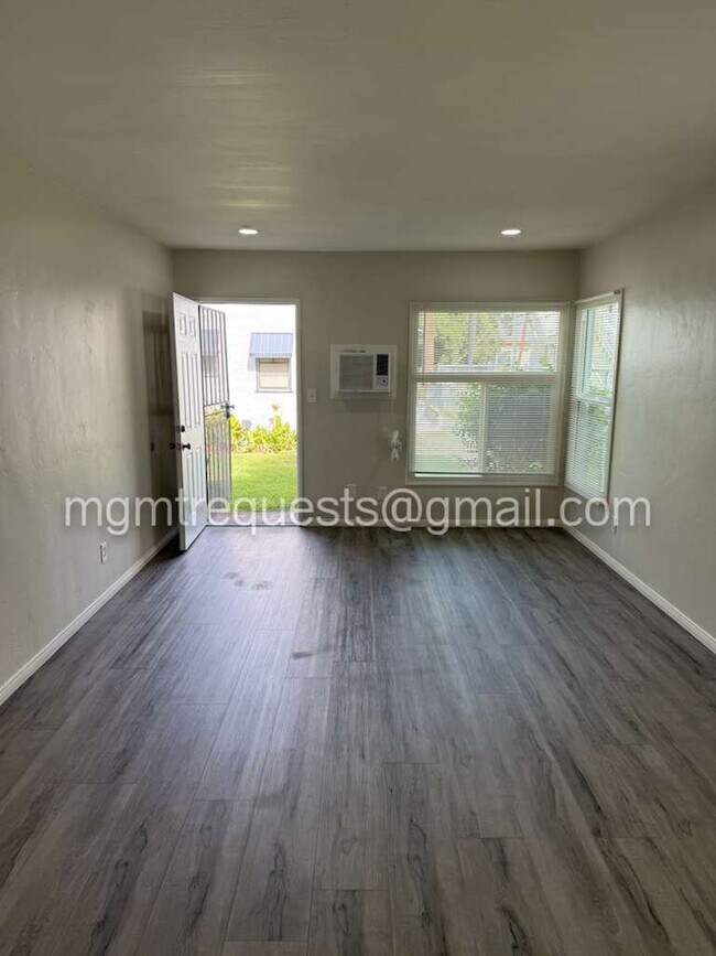 Building Photo - 4228 Tenth St, Unit 4228