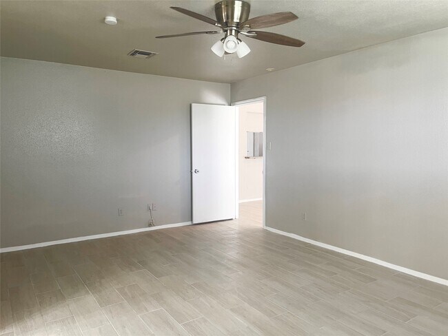 Building Photo - 1815 Westwood Dr