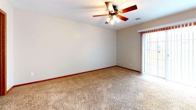 Building Photo - 2 BDS, IN BRANDON, TOWN HOME, ATTACHED GAR...