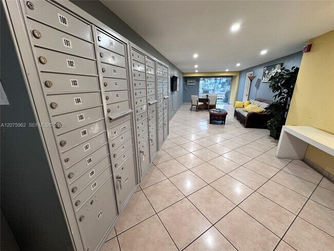 Building Photo - 13105 Ixora Ct