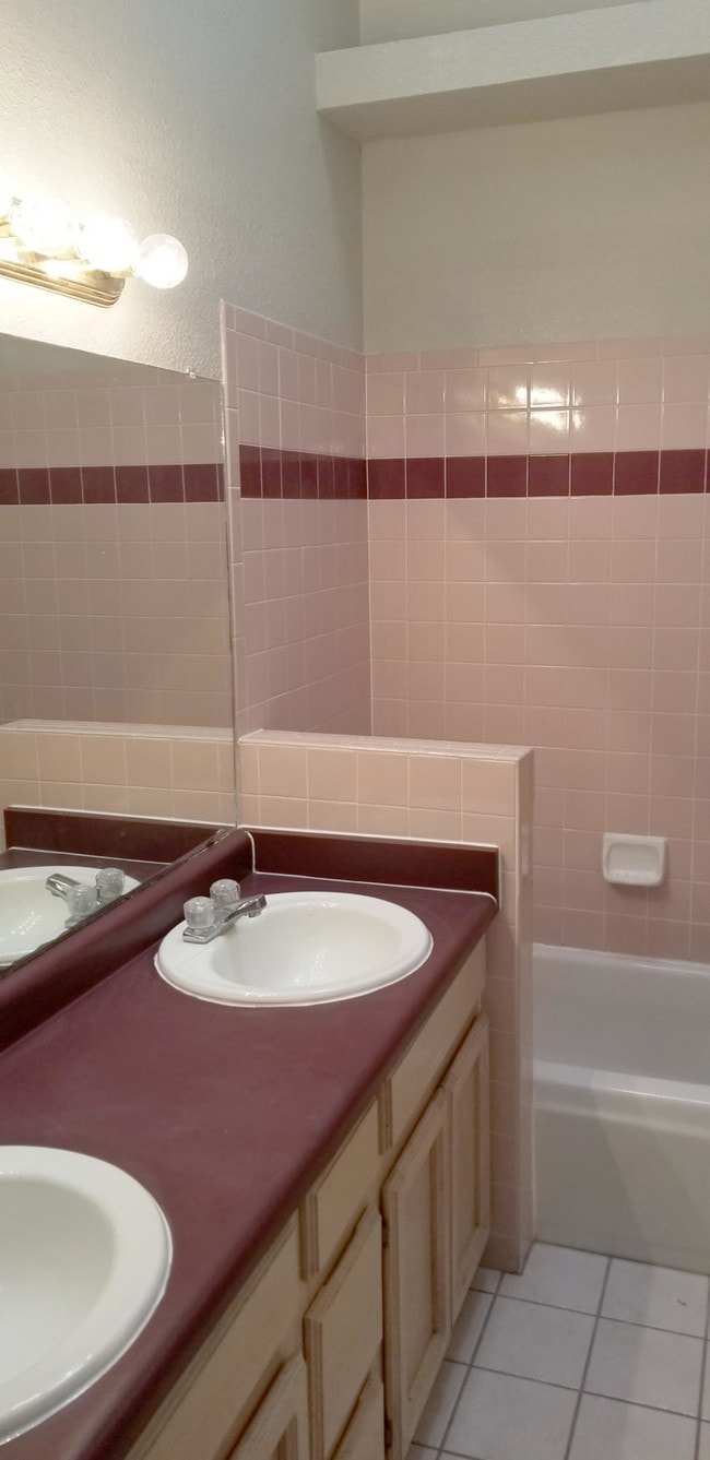 Building Photo - 6928 Crown Ridge Dr