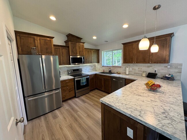 Building Photo - ***Coming Soon - 3 Bedroom Home in Otter Rock***