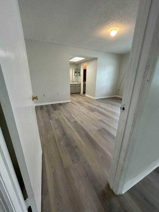 Building Photo - Dr. Phillips 4 Bedroom 2 Bathroom,