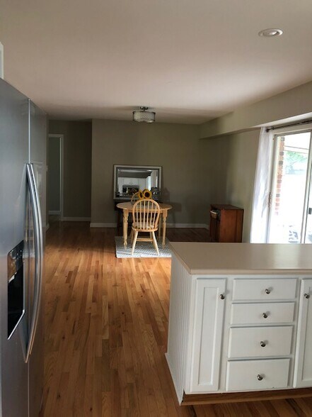 Building Photo - 105 Belden Dr