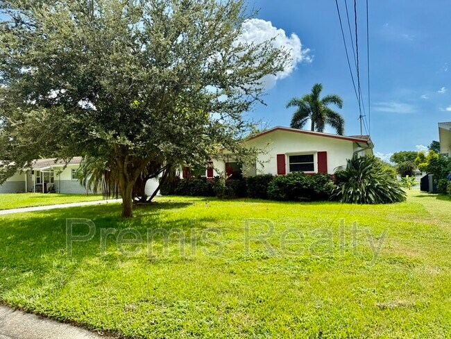 Primary Photo - 1229 Lazy Lake Rd W