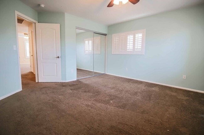 Building Photo - Southern Highlands Beauty with Expansive Loft & Designer Upgrades!