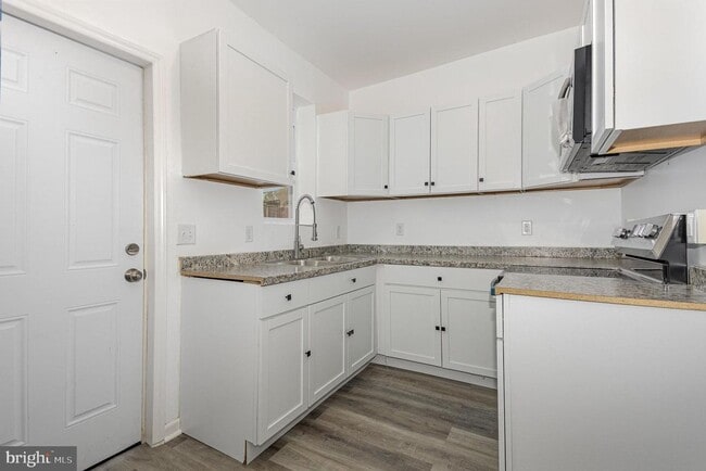 Building Photo - 1621 Berryhill St