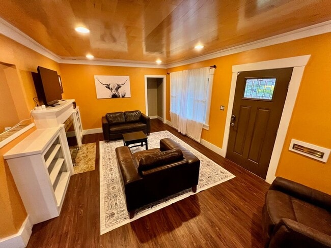 Building Photo - Classic Portland Bungalow